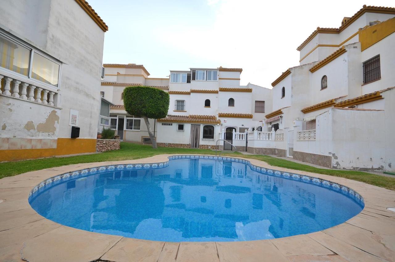 Agradable Adosado Con Piscina, Duchas Hidromasaje Villa Торевиеха Екстериор снимка